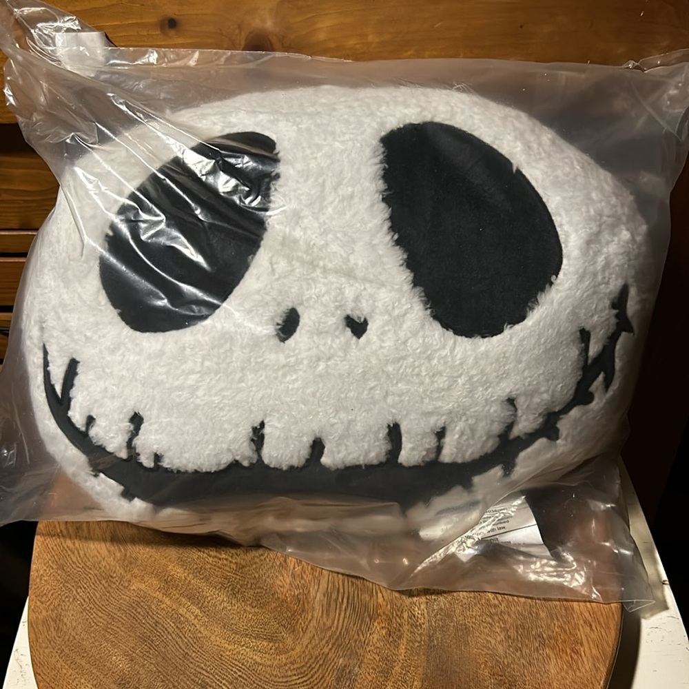 Pottery Barn Teen The Nightmare Before Christmas Jack Skellington 💀 Pillow BNWT - Picture 7 of 9